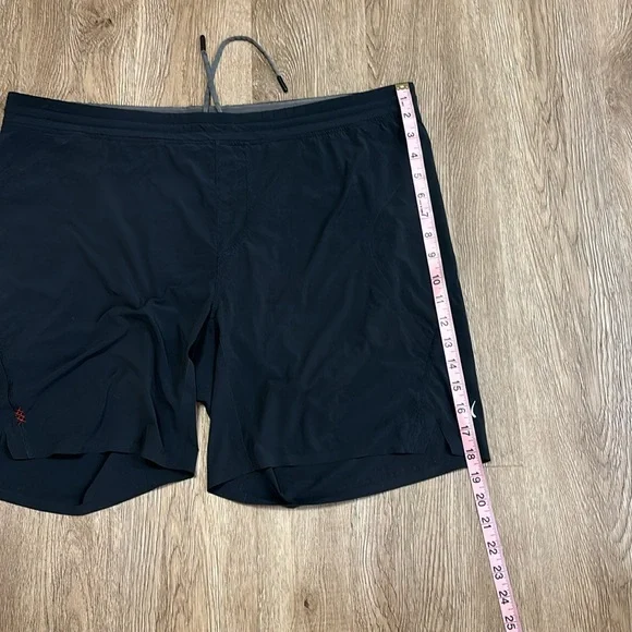 RHONE Men’s shorts. Size L. - Picture 9 of 10